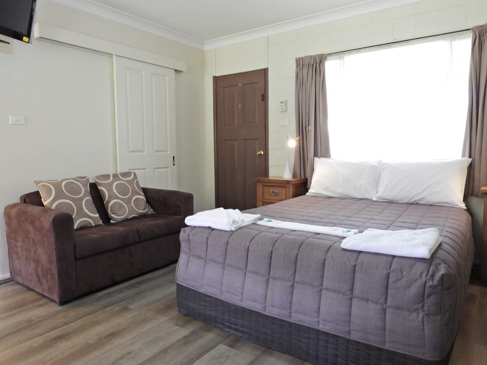 Hypo-allergenic bedding available, desk, laptop workspace, WiFi (free)