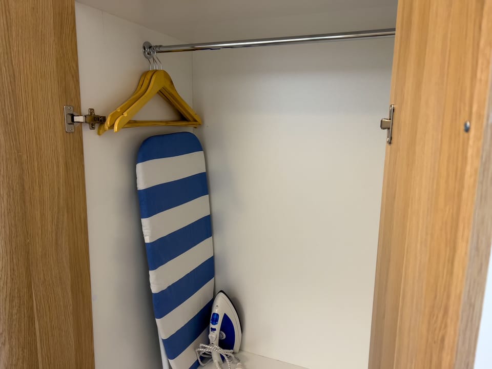 Iron/ironing board