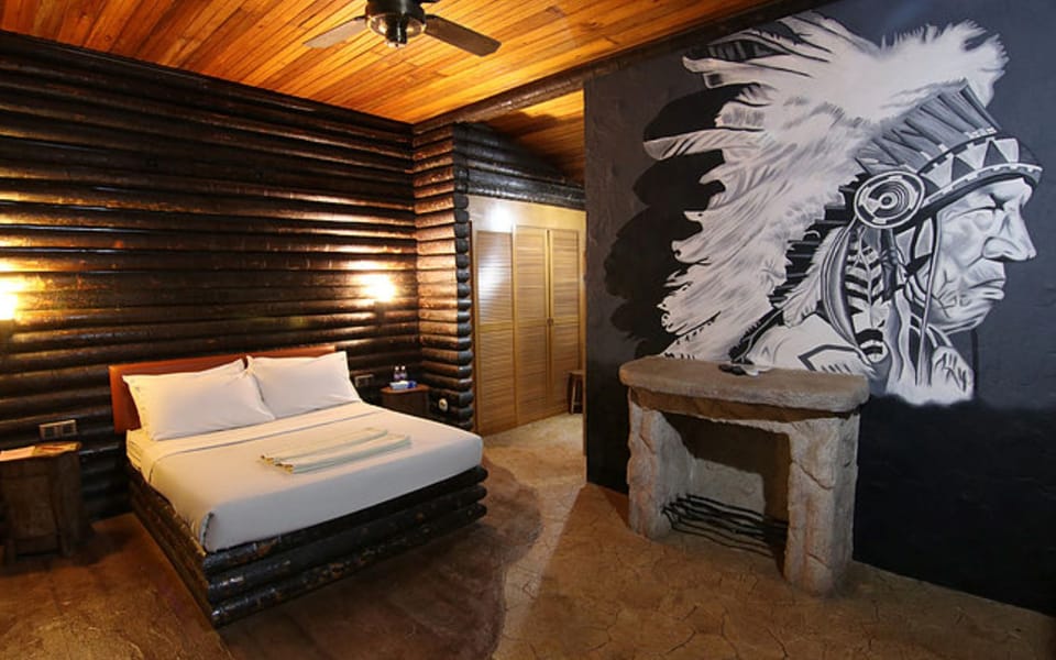 Log Cabin | Minibar, iron/ironing board (on request), individually decorated