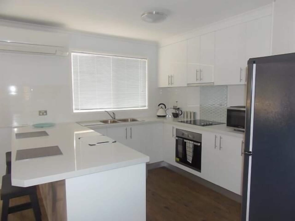 Executive Apartment, 2 Bedrooms, Non Smoking, Kitchen (Executive spa apartment) | Private kitchen | Fridge, microwave, oven, stovetop