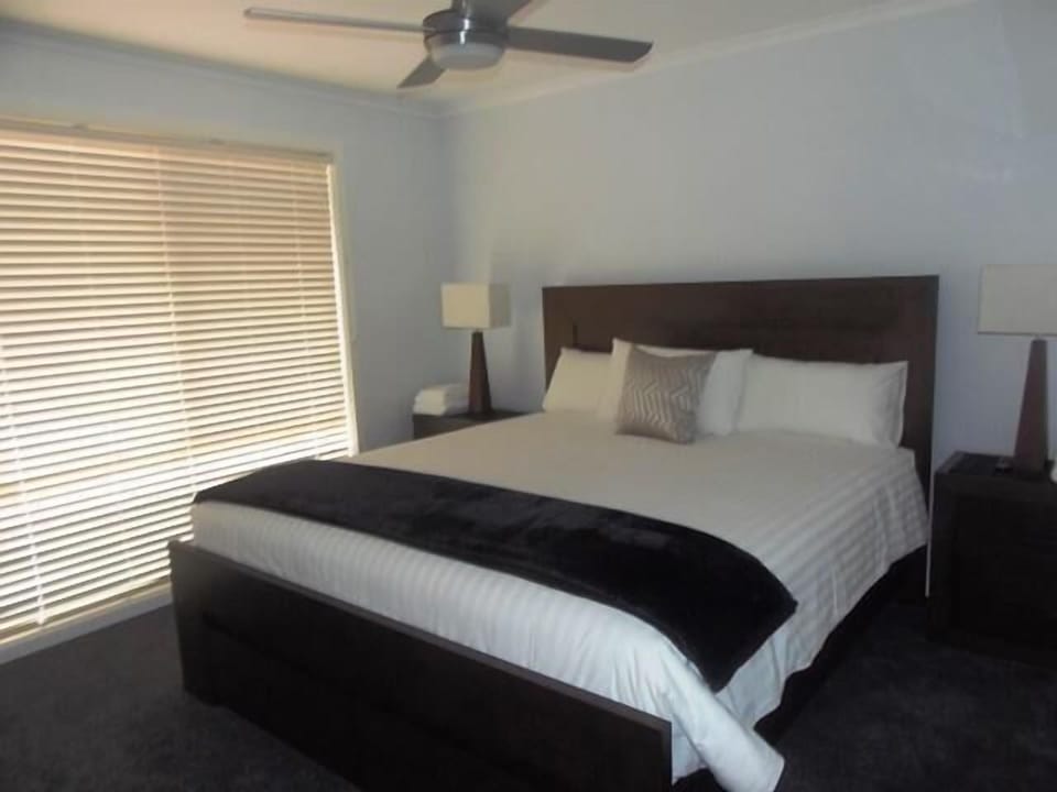 Executive Apartment, 2 Bedrooms, Non Smoking, Kitchen (Executive spa apartment) | 2 bedrooms, individually decorated, individually furnished, free WiFi