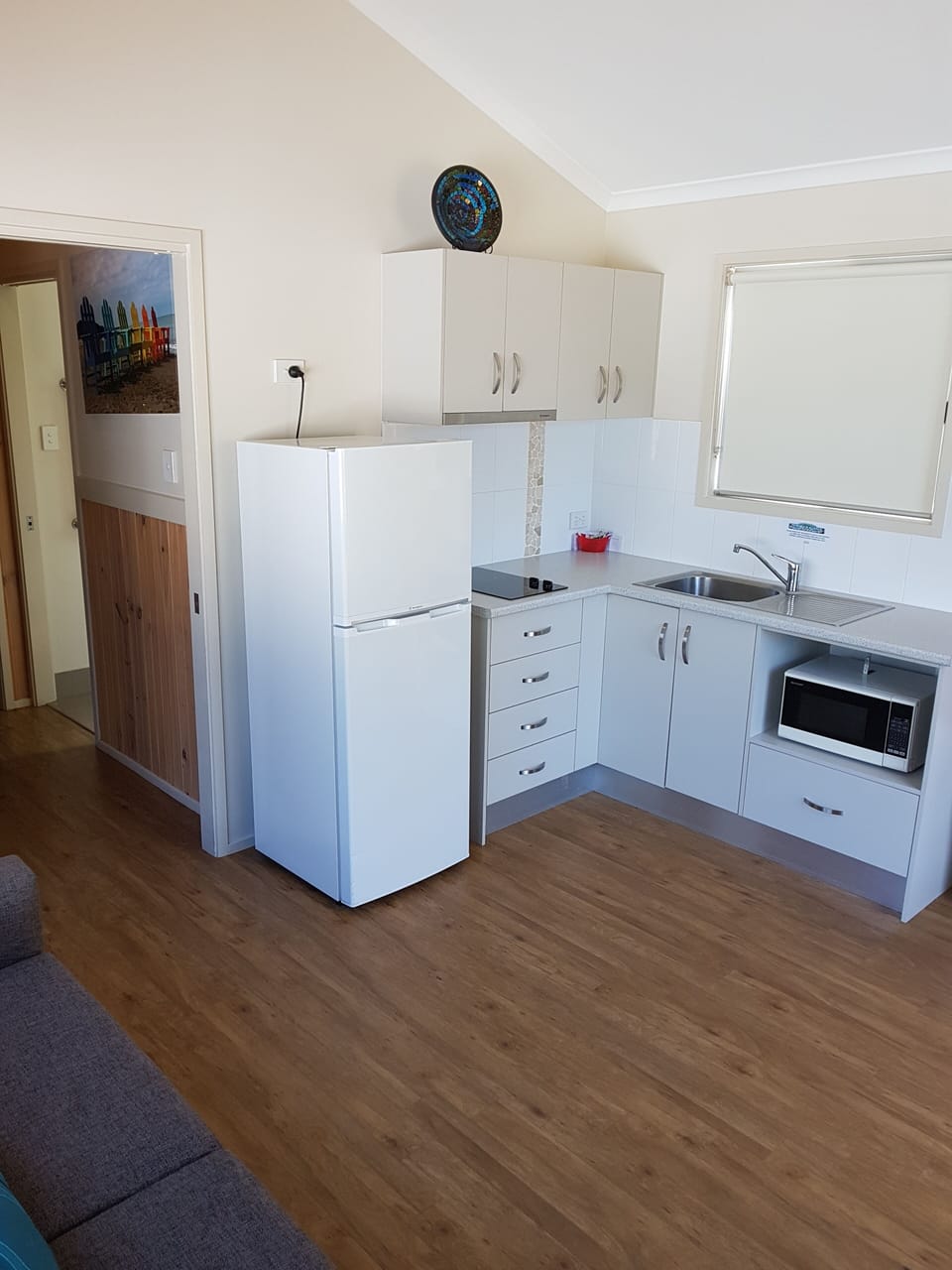 Garden View Beach Hut | Private kitchen | Microwave, electric kettle, toaster, cookware/dishes/utensils