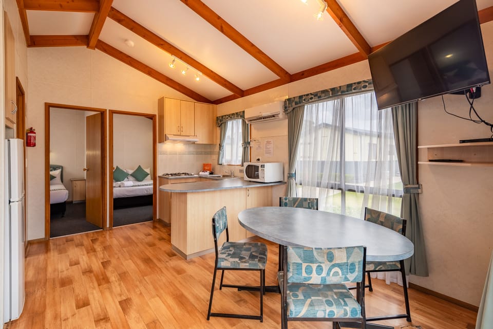 Standard 2 Bedroom (A) | In-room dining