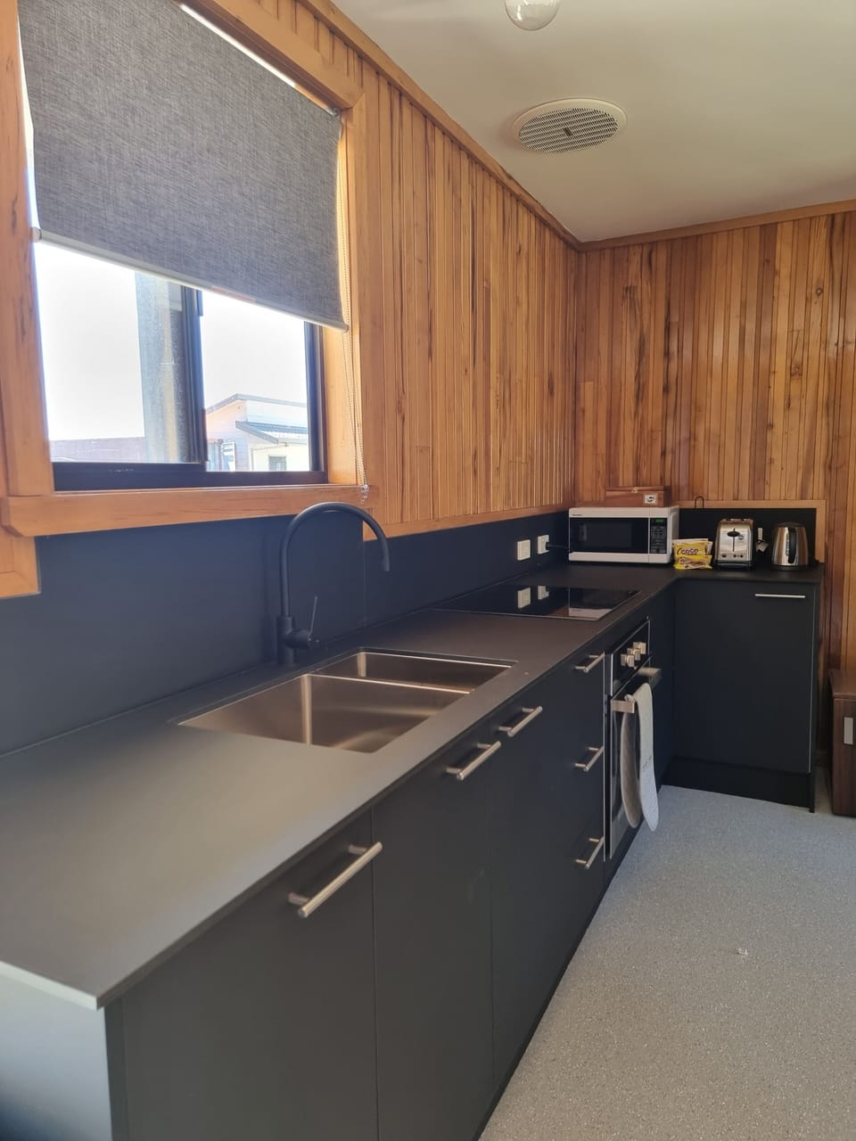 King Ensuite Self Contained | Private kitchen