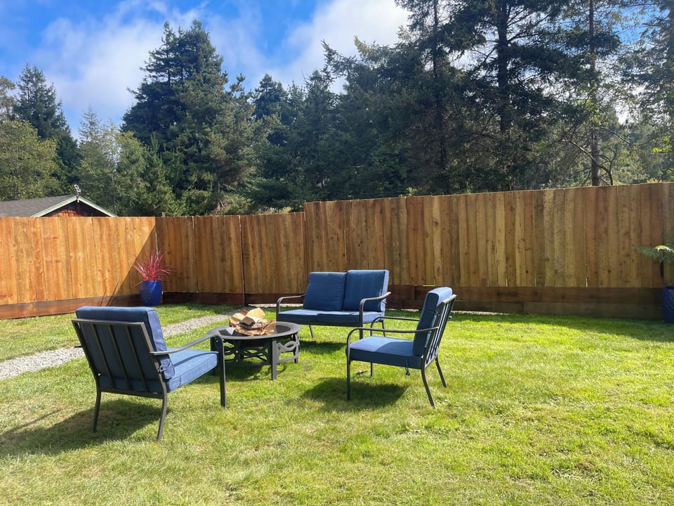 Big fully fenced yard, dog safe fence!
