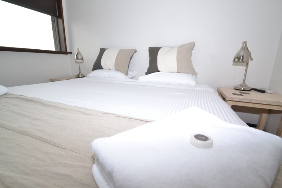 Deluxe Room, 1 Double Bed (Queen Room) | Minibar, blackout drapes, soundproofing, iron/ironing board
