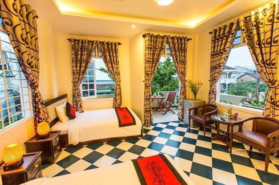 Pillowtop beds, minibar, desk, blackout drapes