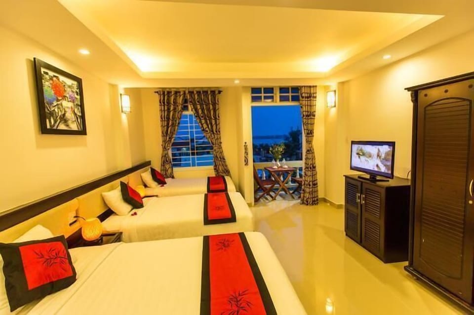 xDeluxe Triple Room, Balcony | Pillowtop beds, minibar, desk, blackout drapes