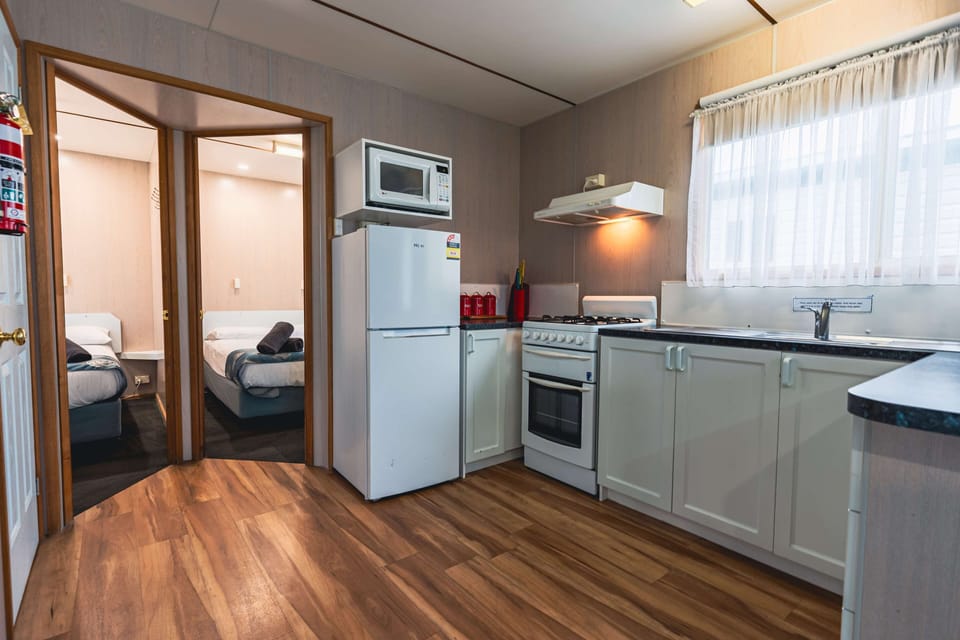 Double Cabin | Private kitchen | Fridge, microwave, stovetop, coffee/tea maker