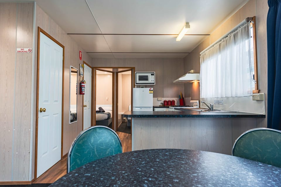 Double Cabin | Private kitchen | Fridge, microwave, stovetop, coffee/tea maker
