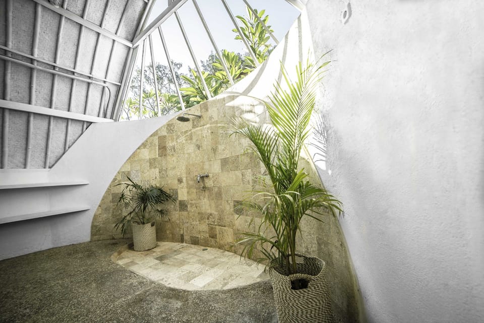 Deluxe Bungalow, 1 King Bed | In-room safe, WiFi (free), bed sheets