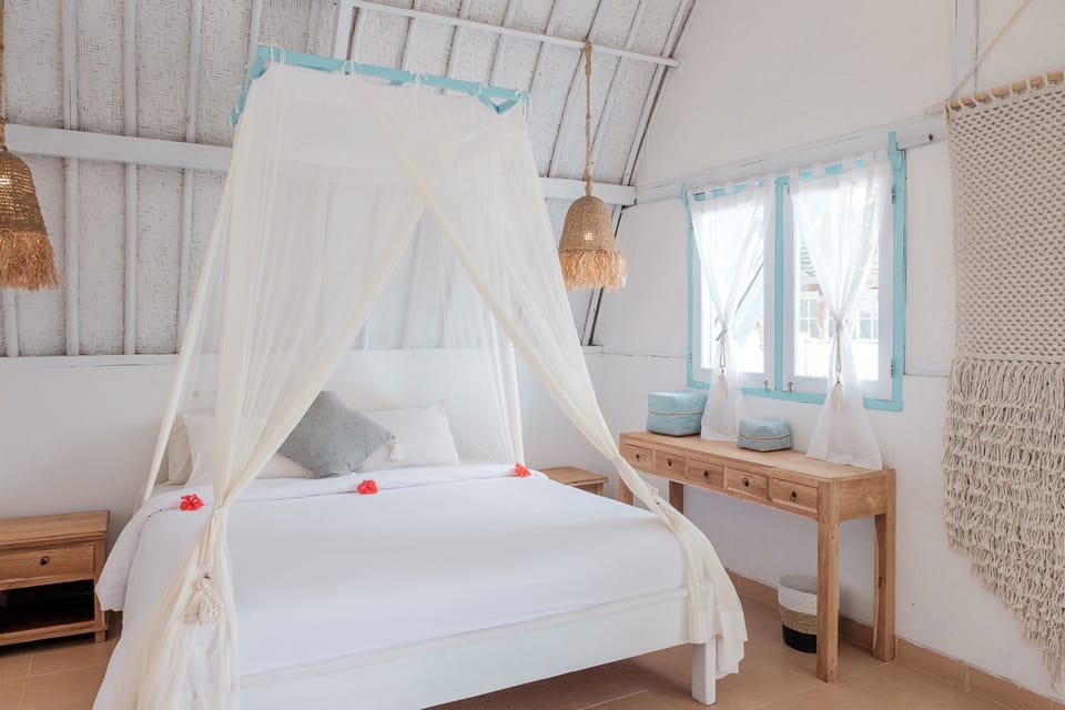 Deluxe Bungalow, 1 King Bed | In-room safe, WiFi (free), bed sheets
