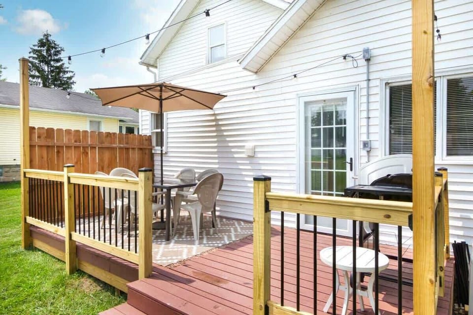 Fenced patio w/ grill, seating & umbrella—great for relaxed outdoor dining