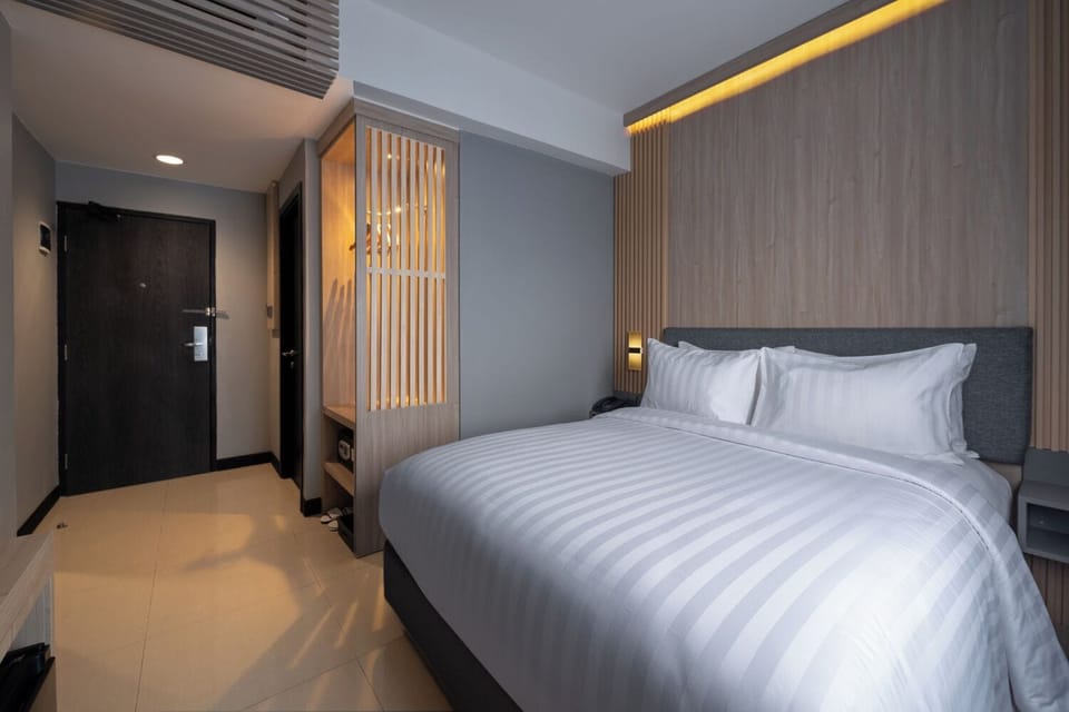 In-room safe, desk, soundproofing, free WiFi