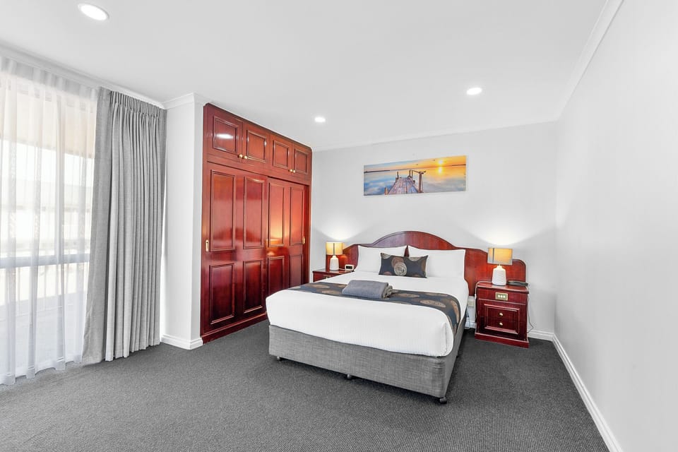 Desk, laptop workspace, iron/ironing board, free WiFi