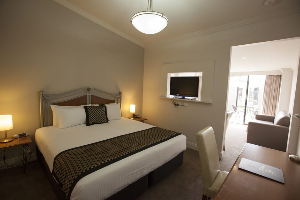 One Bedroom Apartment | Desk, iron/ironing board, free WiFi, bed sheets