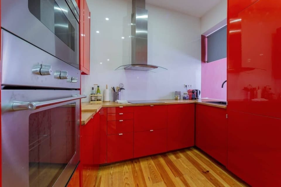 6 Fully equipped kitchen with everything you need for easy meals at home · StayInLisbon