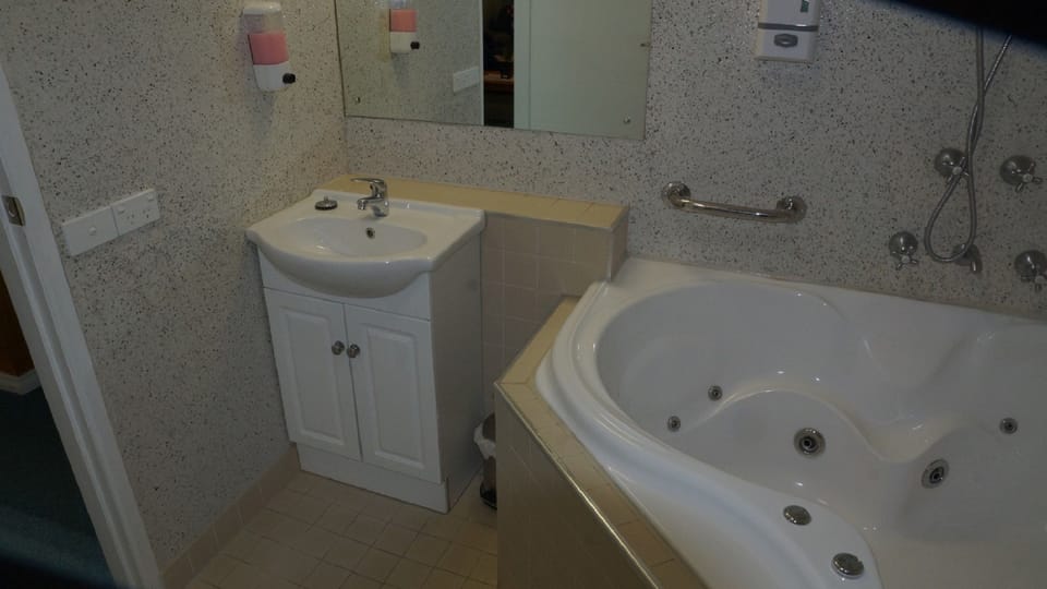 Golden Leaf Motor Inn Motel in Myrtleford
