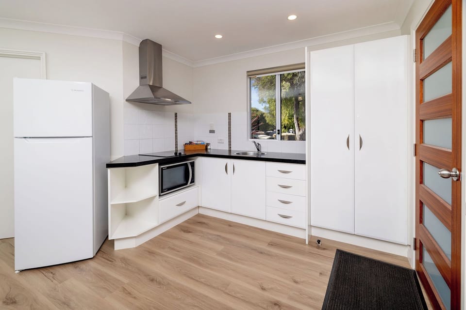 Studio Apartment | Private kitchen | Fridge, microwave, stovetop, coffee/tea maker