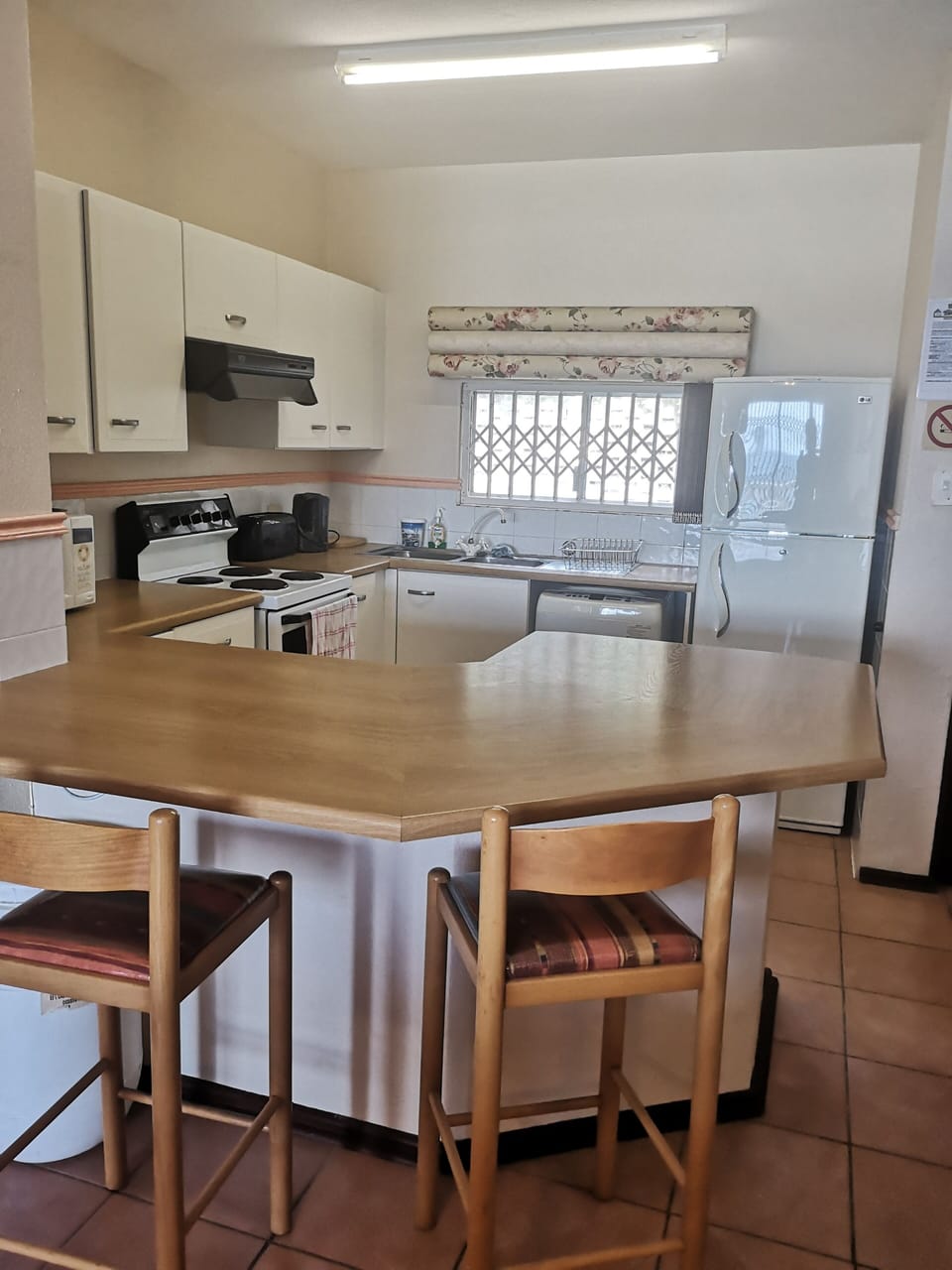 Family Apartment | Private kitchen | Cookware/dishes/utensils