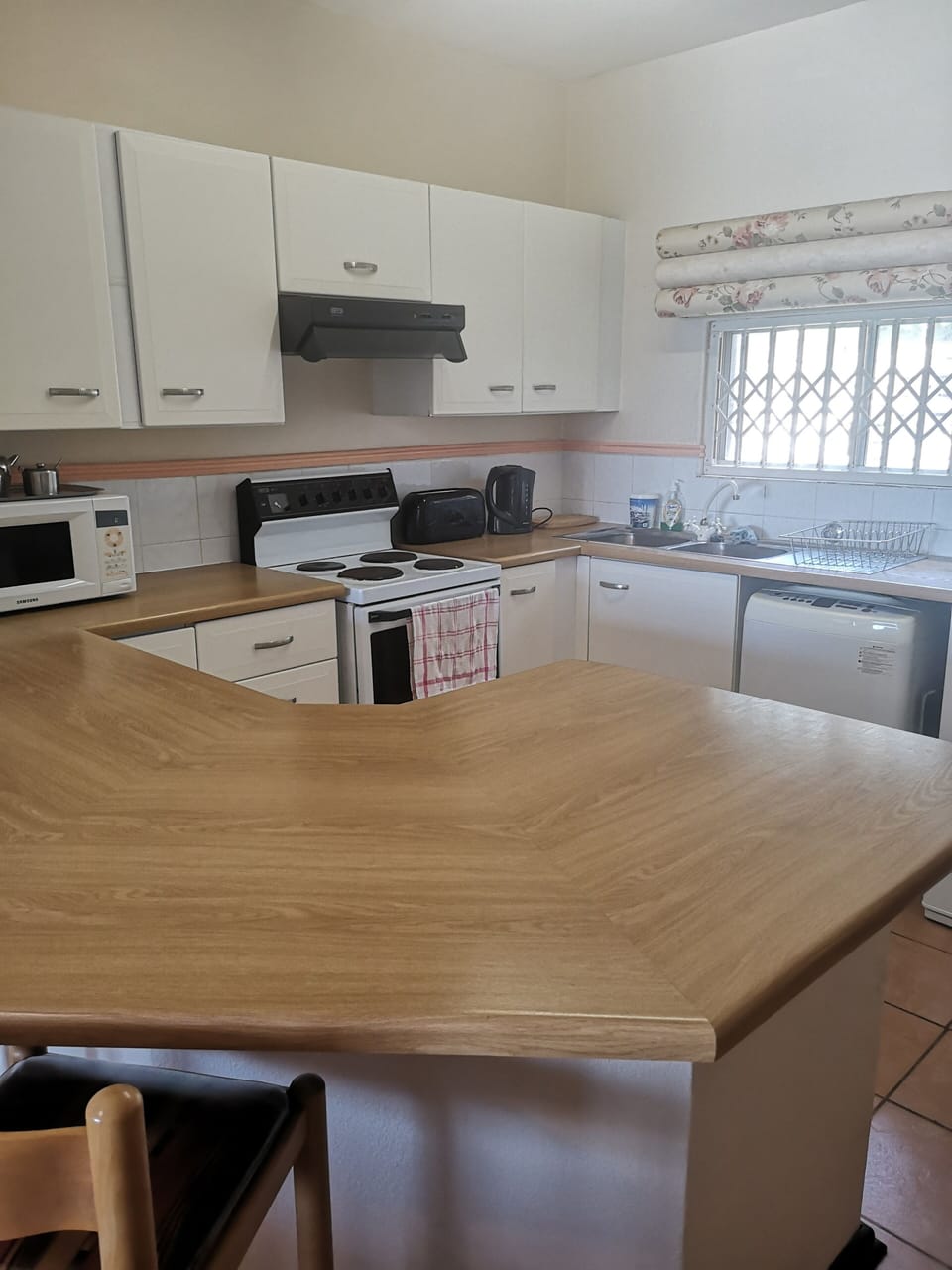Family Apartment | Private kitchen | Cookware/dishes/utensils