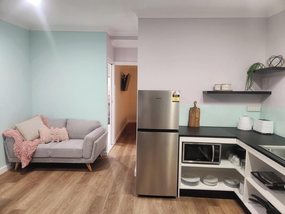 Deluxe Suite | Living area | TV
