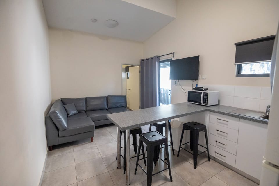 Duplex, 2 Bedrooms | Private kitchen | Microwave, stovetop, cookware/dishes/utensils