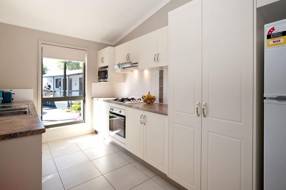 Luxury Villa (2BR) | Private kitchen | Coffee/tea maker, full-size fridge, microwave, cookware/dishes/utensils