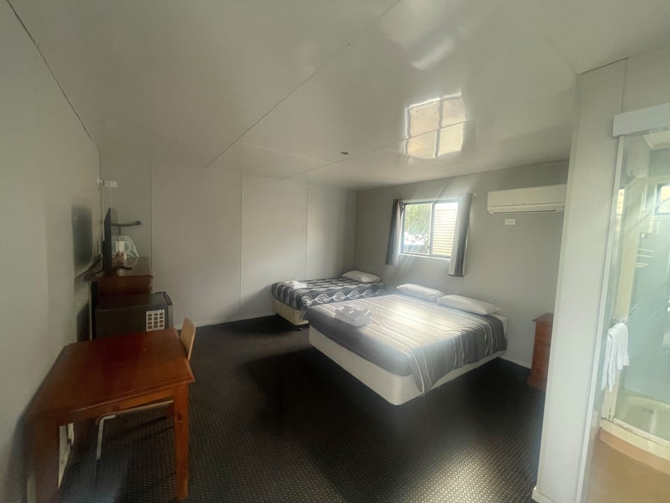Deluxe Family Cabin | Desk, iron/ironing board, bed sheets