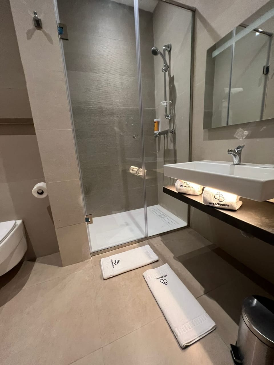 Superior Room | Bathroom | Free toiletries, hair dryer, bidet