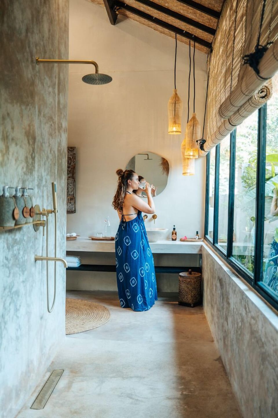 Romantic Suite | Bathroom | Shower, rainfall showerhead, free toiletries, hair dryer