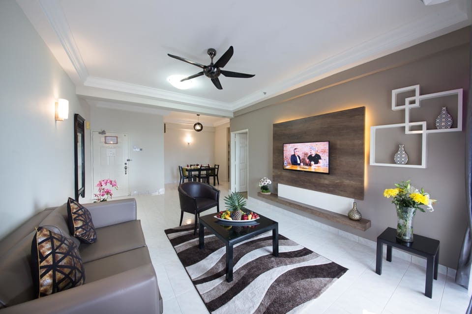 One Bedroom Deluxe Apartment | Living room | TV