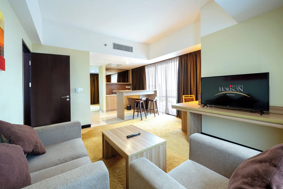 Executive Suite Room  | Minibar, in-room safe, desk, soundproofing