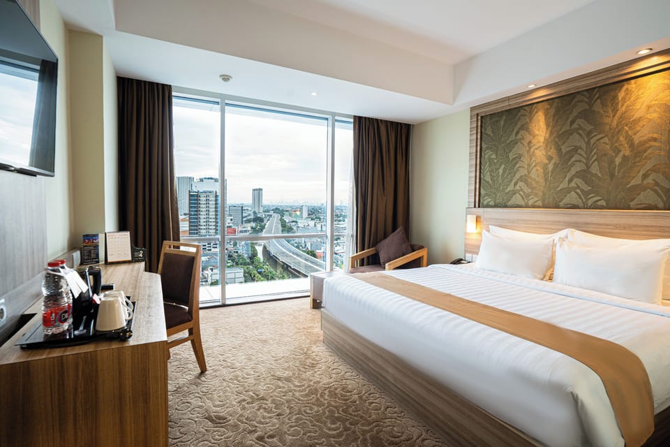 Deluxe Double Room | Minibar, in-room safe, desk, soundproofing