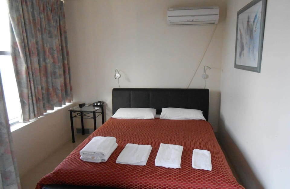 Standard Room, Balcony (Balcony Room) | Iron/ironing board, free WiFi, bed sheets