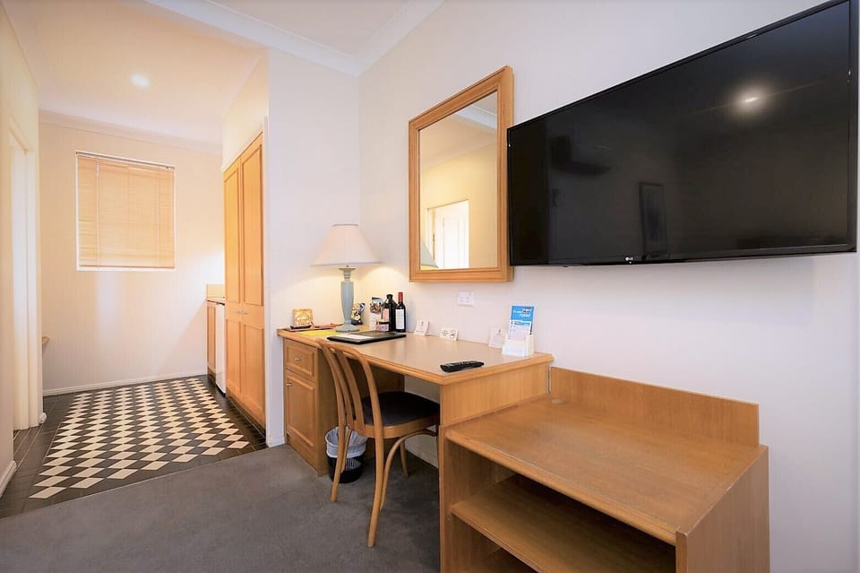 Federation Room with Spa Bath | Premium bedding, minibar, free WiFi, bed sheets
