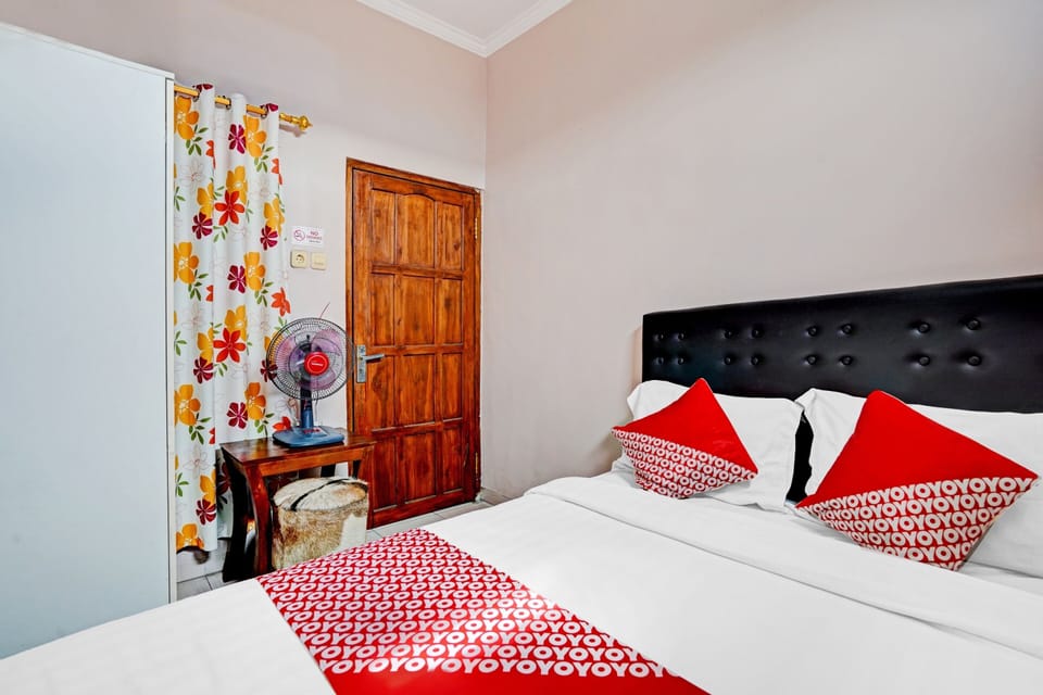 Standard Double Room | Laptop workspace, free WiFi, bed sheets