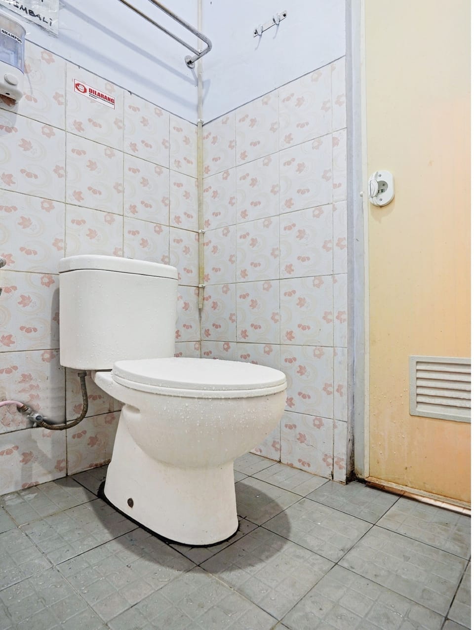Economy Double Room | Bathroom | Shower, towels