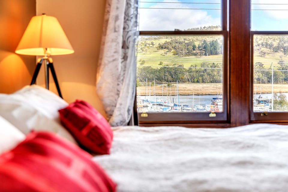 Heritage King Room with Marina & Water Views | WiFi, bed sheets