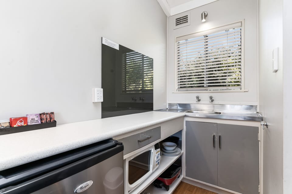 Kitchen Studio | Private kitchen | Mini-fridge, microwave, electric kettle, toaster