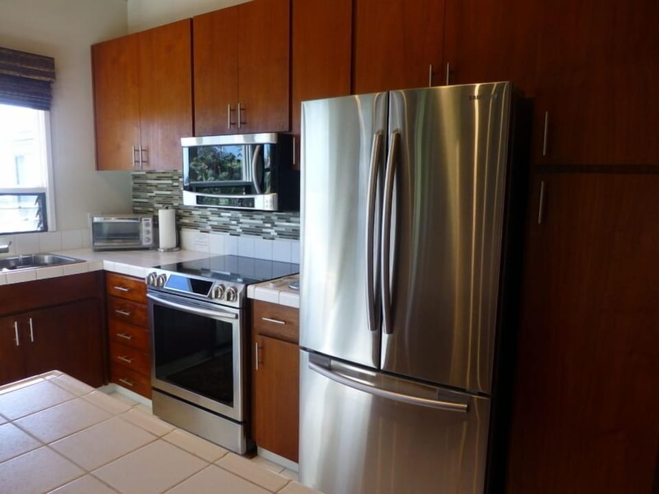 New Samsung French Door Frige & Lots Of Cabinets w/ Supplies