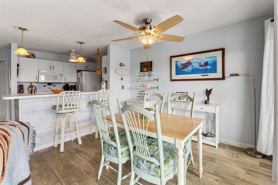 PC825: The Hook | Dining Area