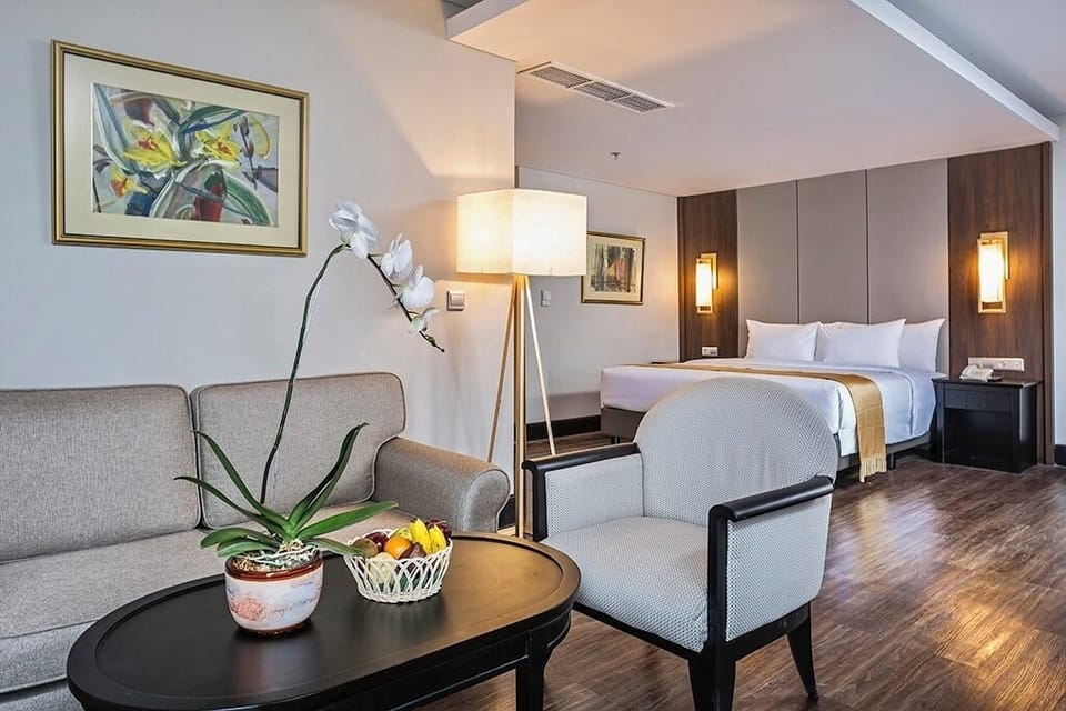 Executive King | Minibar, in-room safe, desk, iron/ironing board