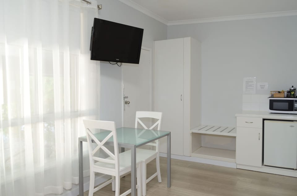 Premium Room, Non Smoking (Premium Suite) | Iron/ironing board, free WiFi, bed sheets