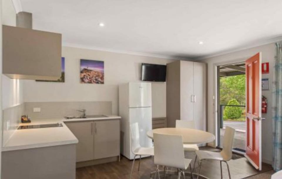 Superior 1 Bedroom Cottage | In-room dining