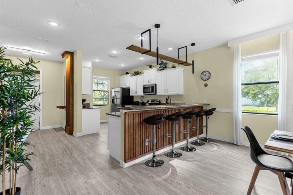 House, 5 Bedrooms | Private kitchen | Microwave, dishwasher
