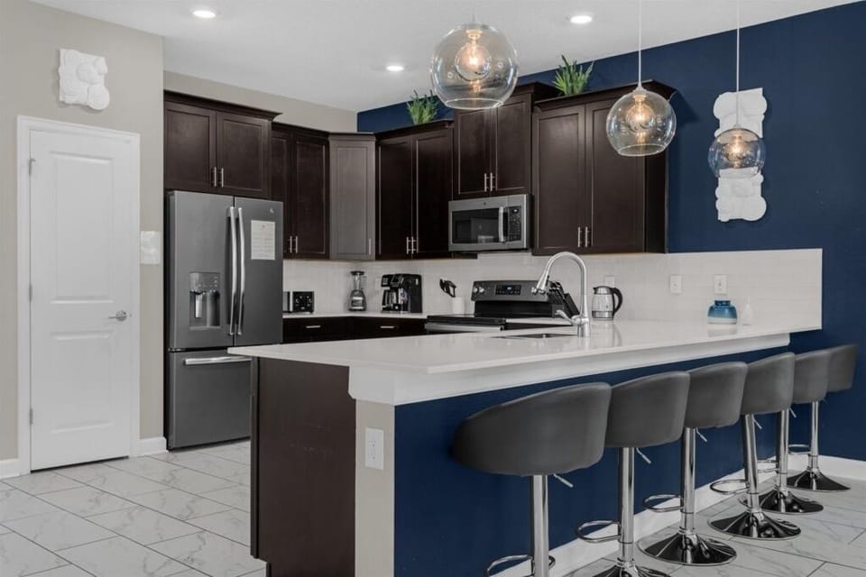 House, Multiple Bedrooms | Private kitchen | Microwave, dishwasher