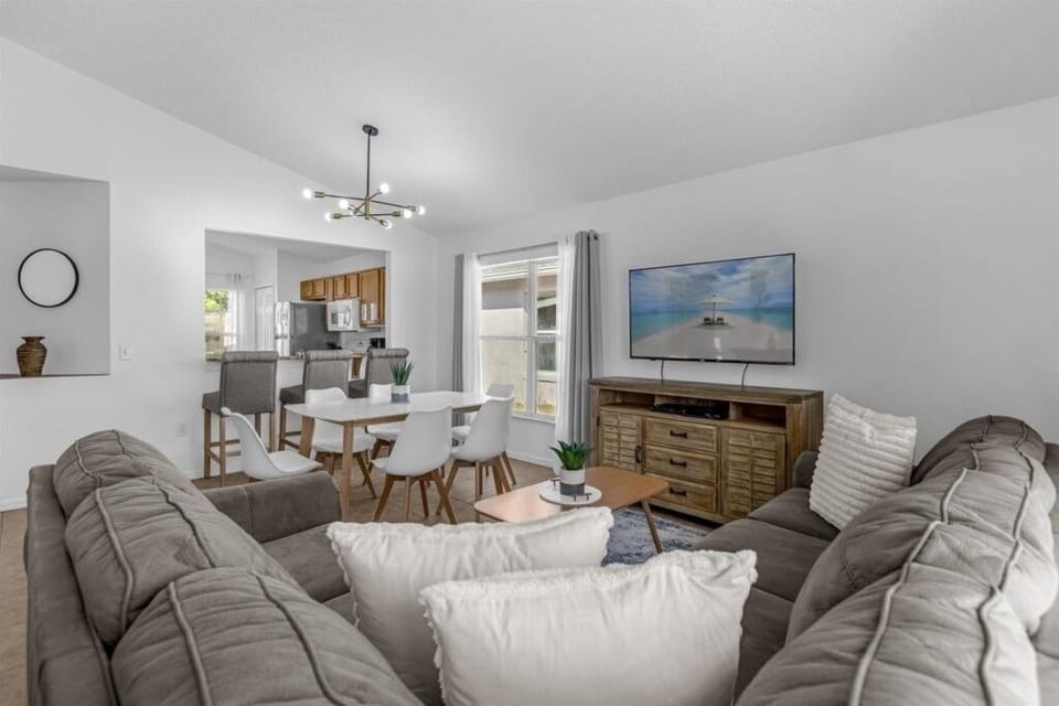 House, 3 Bedrooms | Living area