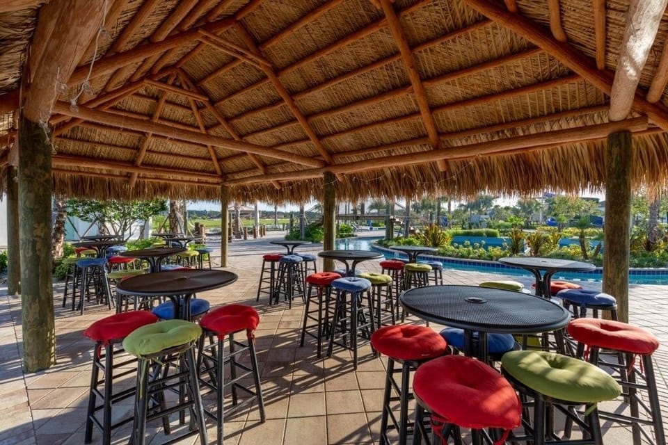 House, 6 Bedrooms | Bar (on property)
