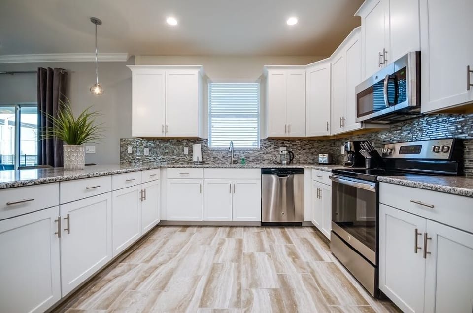 House, Multiple Bedrooms | Private kitchen | Microwave, dishwasher